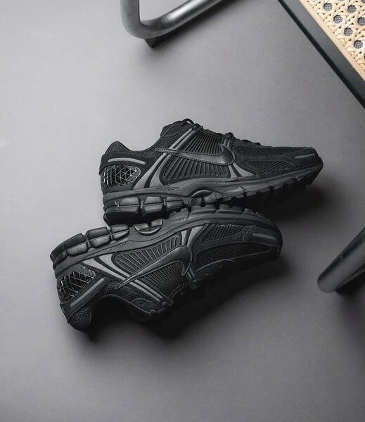 NIKE AIR ZOOM VOMERO 5 BLACK