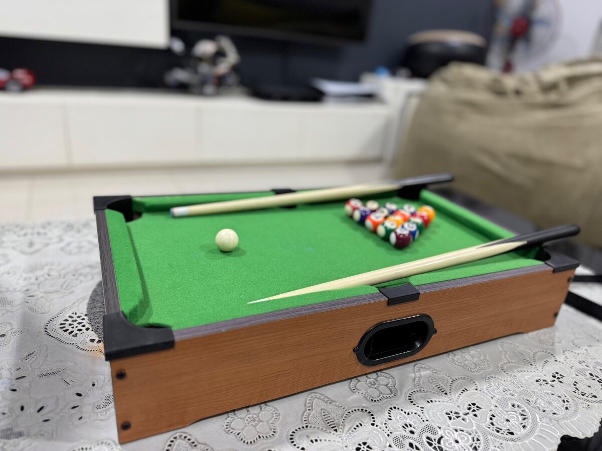 Tabletop pool table