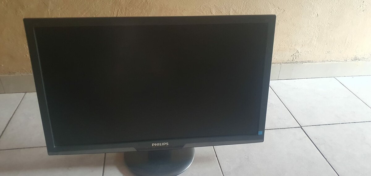 PHILLIPS MONITOR 27"