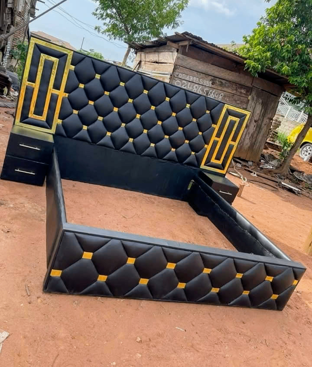 Design black/gold headboard