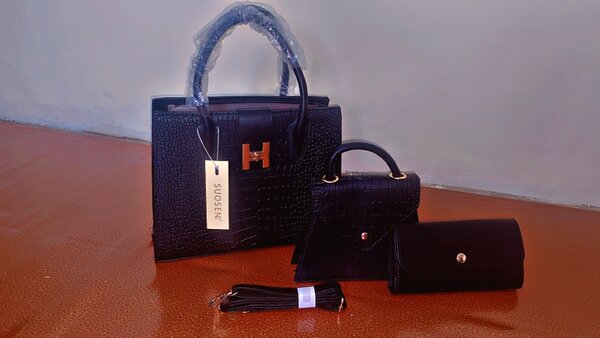 A  3 in 1 ladys hand bag set