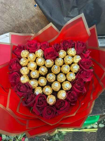 Bouquet de roses et chocolats
