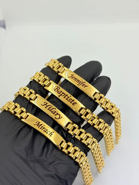Bracelet personnalisé en acier doré