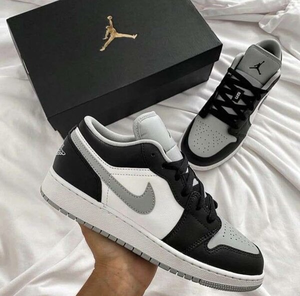 Baskets Air Jordan Noires et Grises