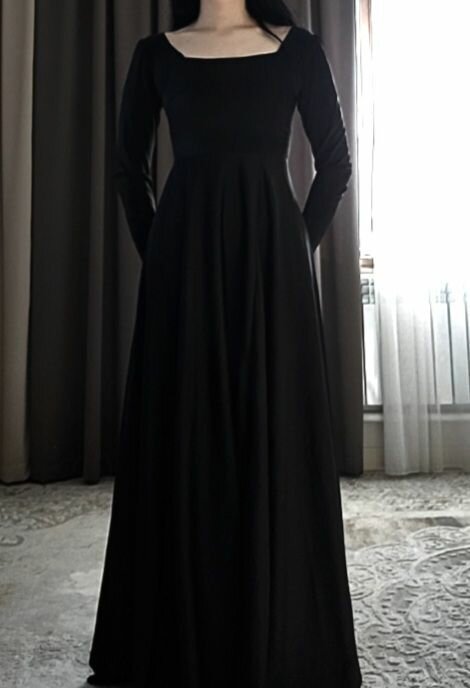 Вечернее черное платье
