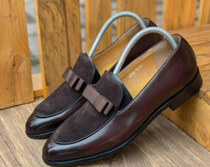 Leather formal shoes.