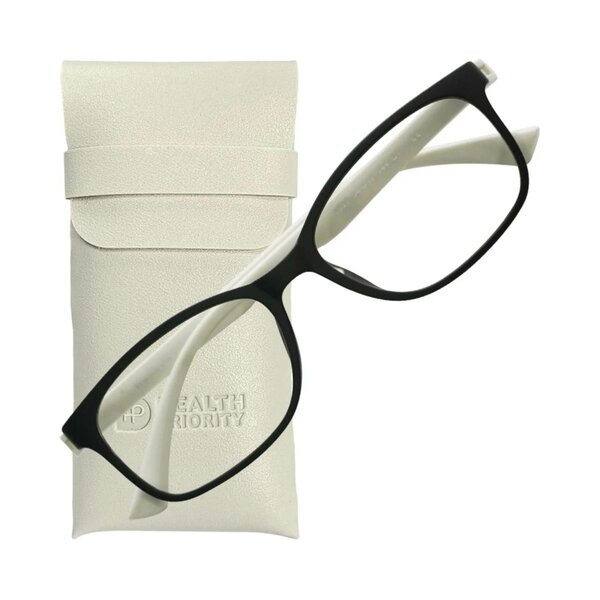 Высокотехнологичные компьютерные очки с черными дужками