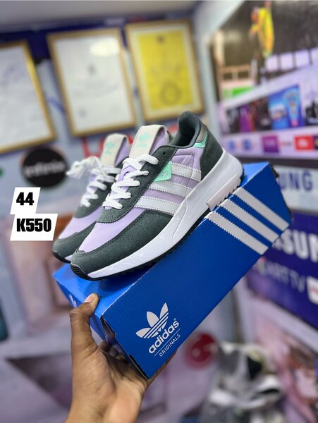 Adidas sneakers 44