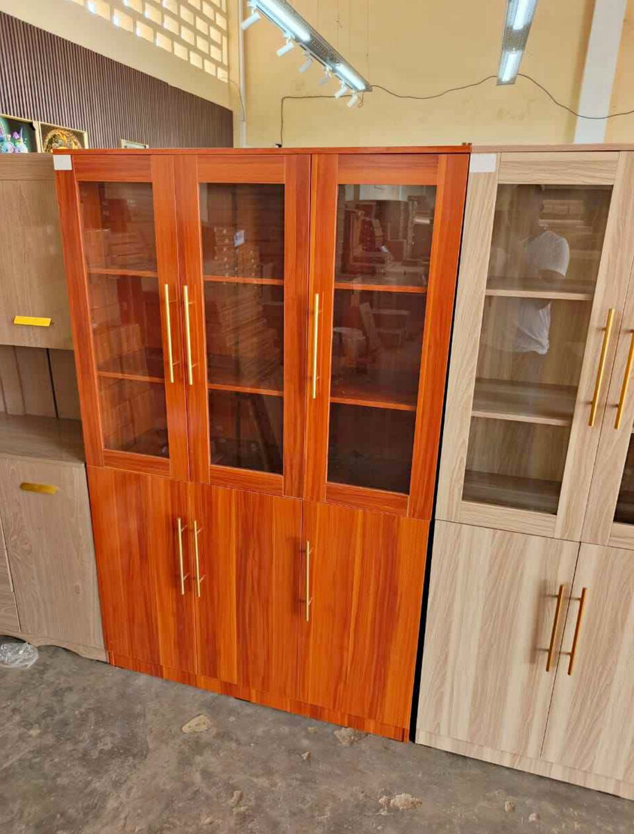 Armoire vitrée moderne en bois