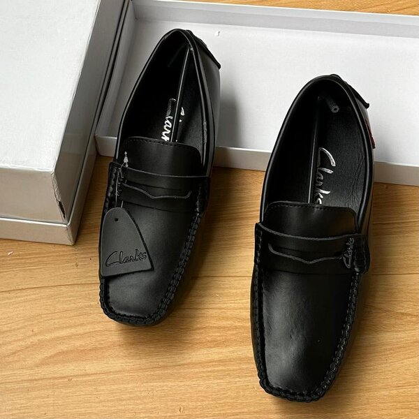 CLARKS LEATHER LOAFERS