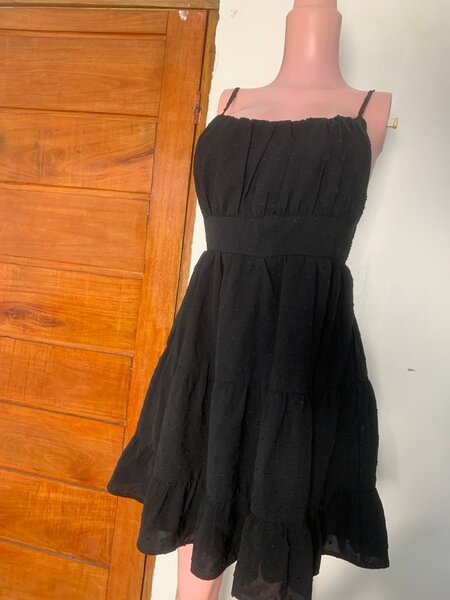 Robe Noire Évasée Élégante