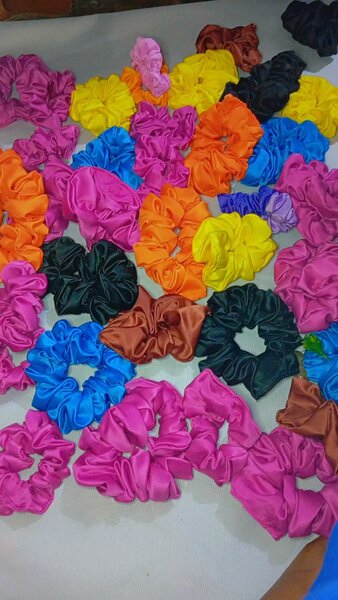 Chouchous en soie colorés