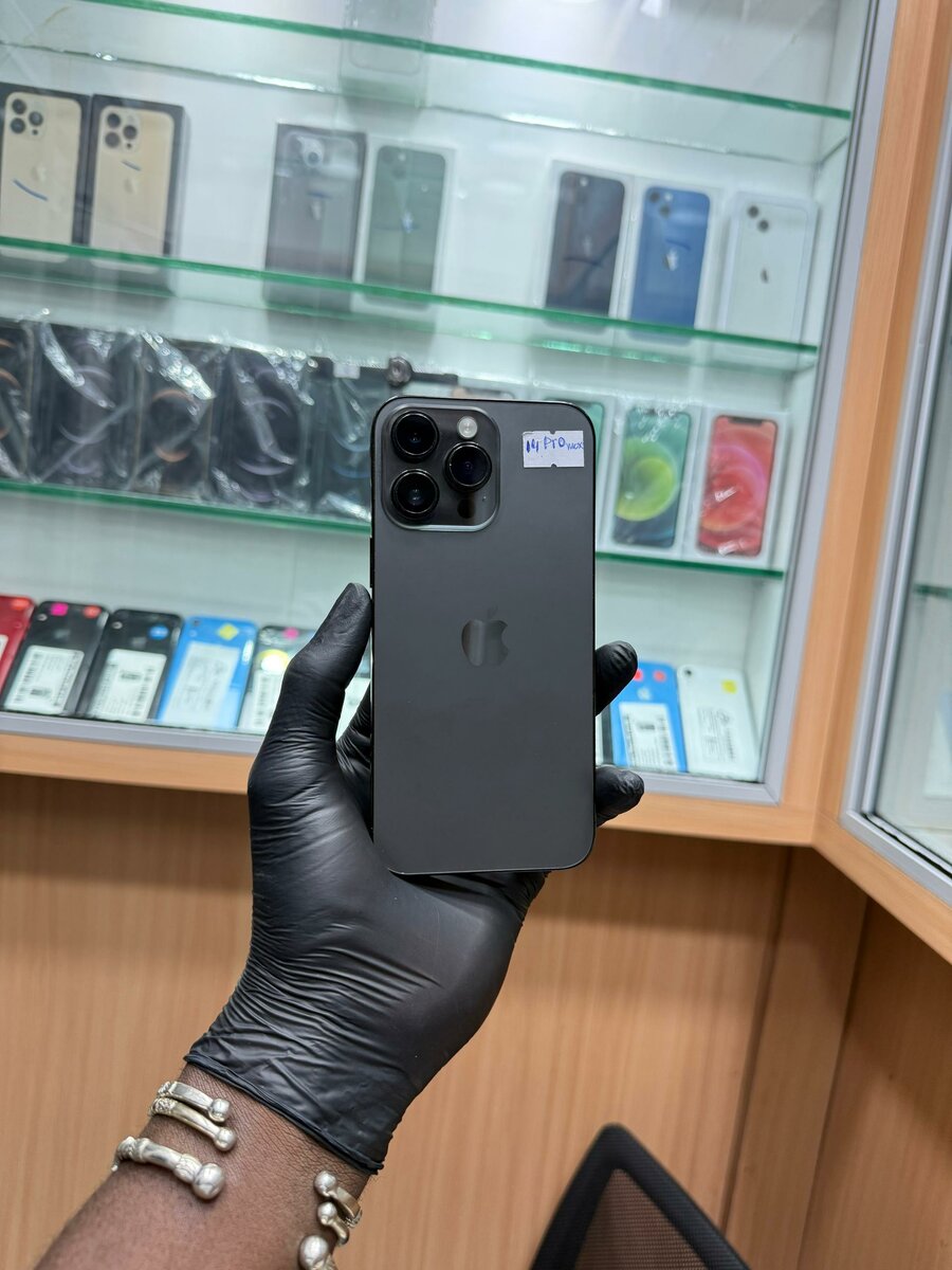 14 Pro Max 256Go écrans et bat