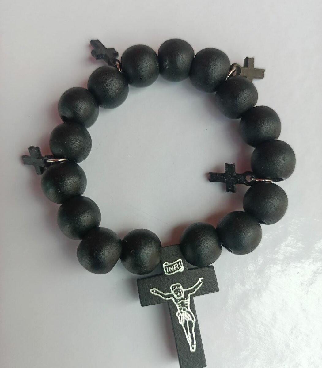 Bracelets en bois religieux