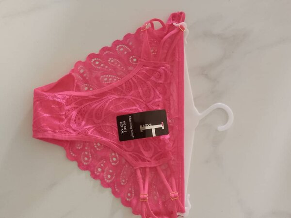 Culotte en dentelle rose sexy