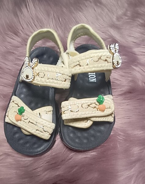 Sandales enfant élégantes