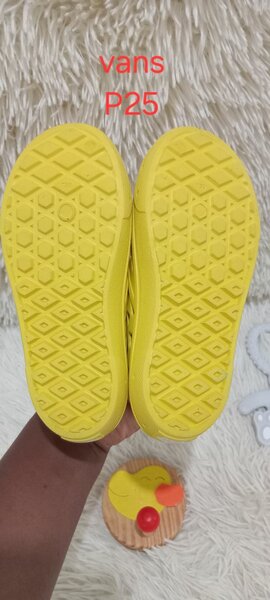 Chaussures jaunes enfant