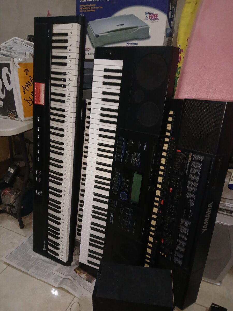 Trumpets,pianomusic equipments