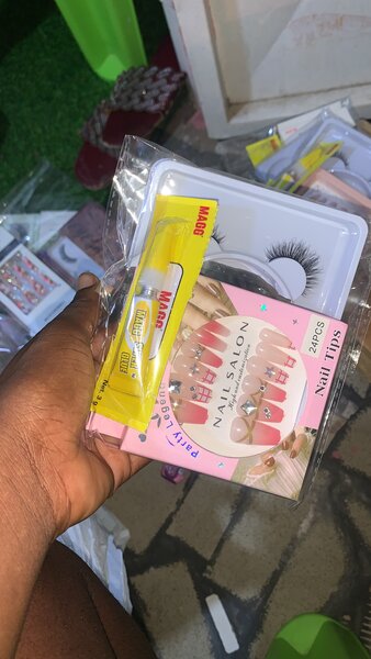 Kit Beauté Faux Ongles et Cils