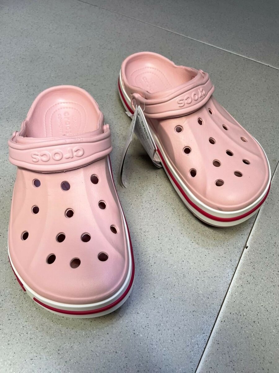 Bata band crocs
