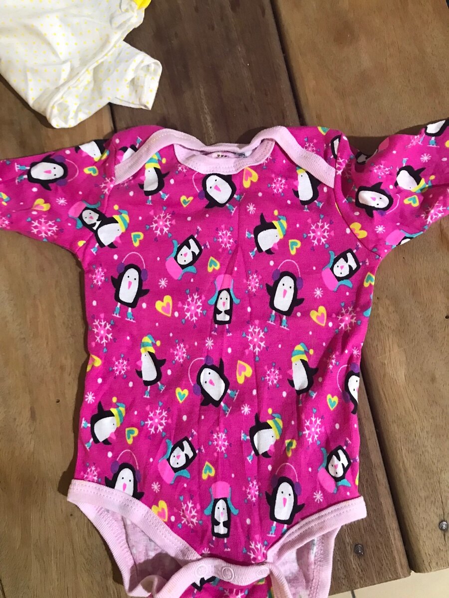 Body bébé en coton coloré