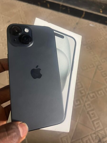 iPhone 15 Simple