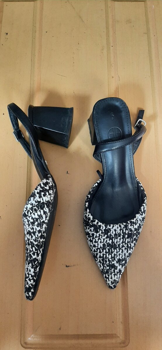 Heeled shoe