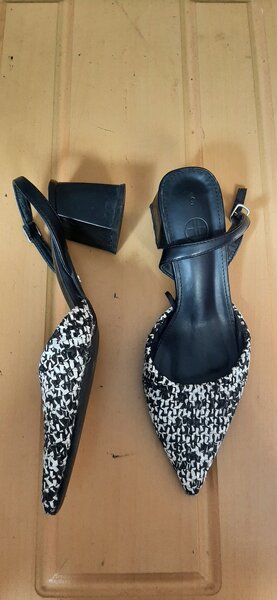 Heeled shoe