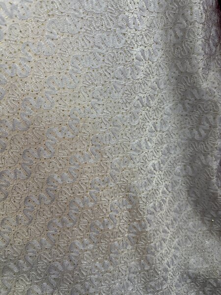 Tissus en dentelle colorée