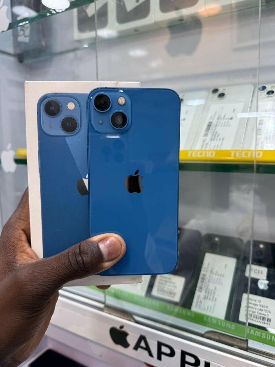 iPhone 13 128go quasi neuf avec son carton