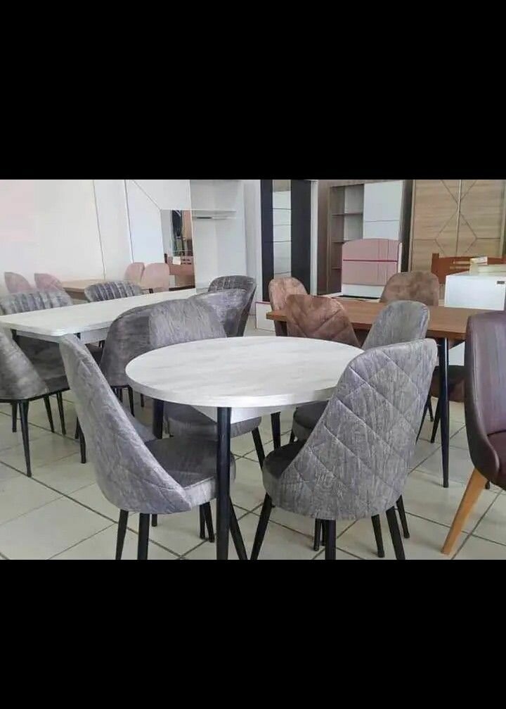 Table et chaises modernes