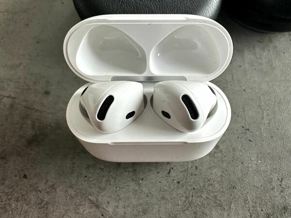 Apple AirPods 4 Blanc