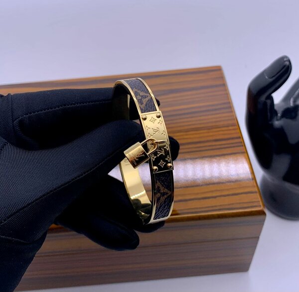 Bracelet élégant en métal doré