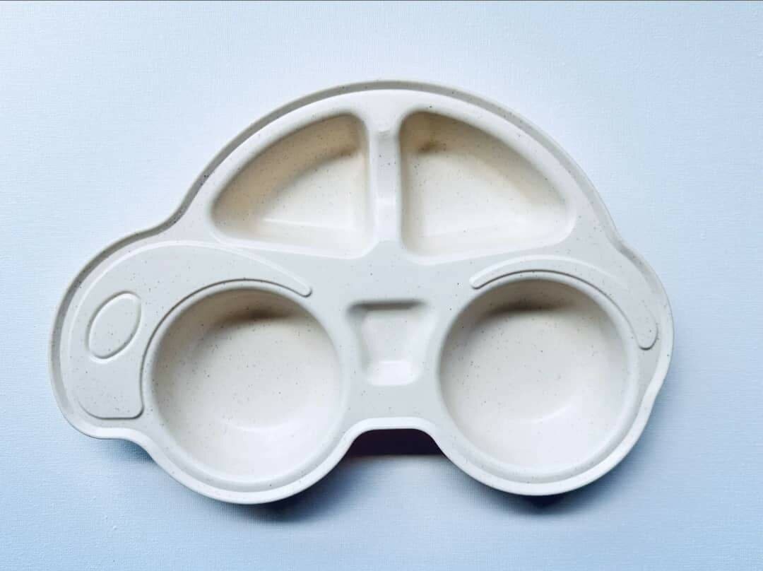 Assiette bébé en forme de voiture