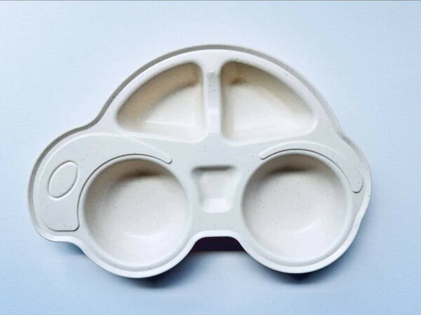 Assiette bébé en forme de voiture