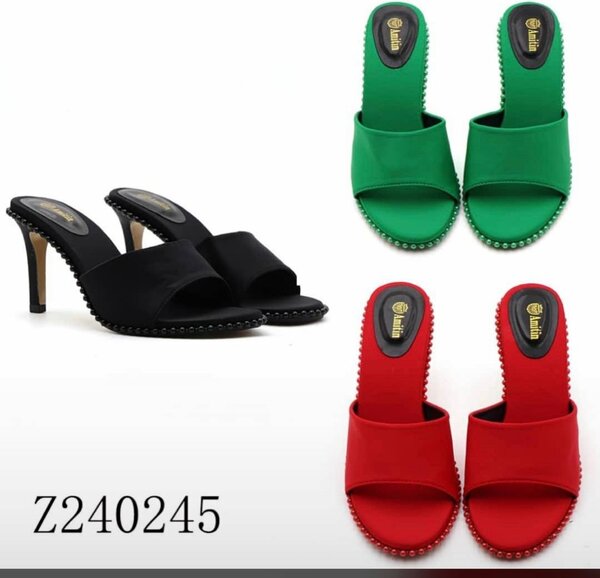 Mules. Sandales à talons