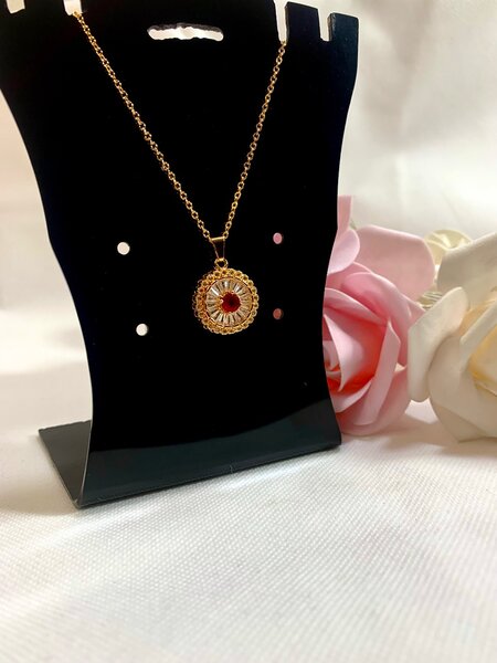 Elegant Golden Red pendant chain
