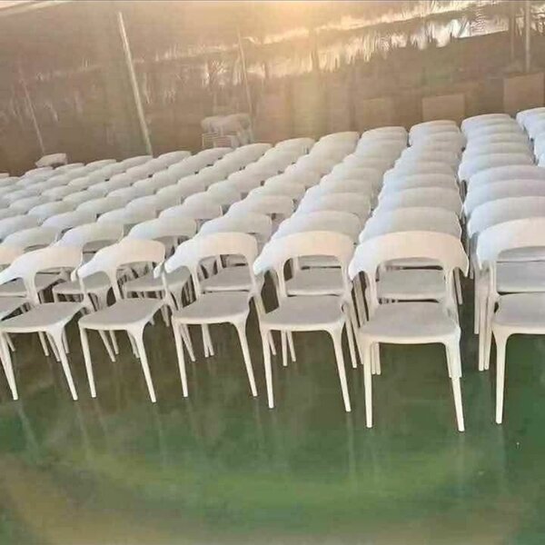 Chaise blanche moderne