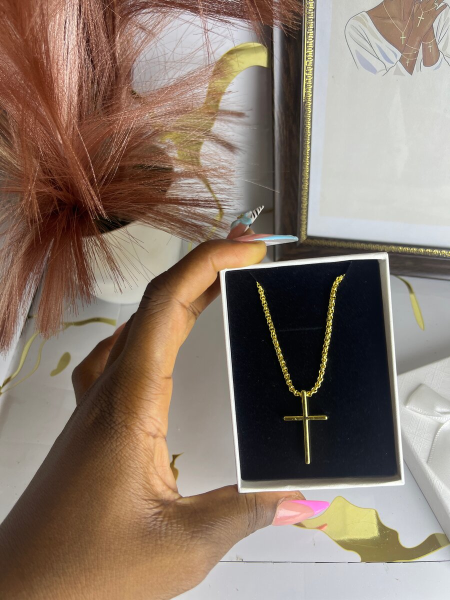 Collier Pendentif Croix Dorée