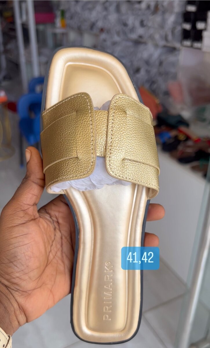 Leather flip flops in colors