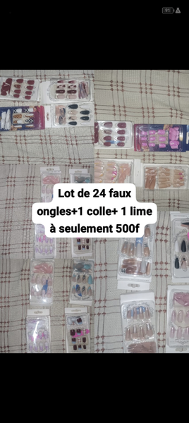 Lot 24 Faux Ongles avec Colle