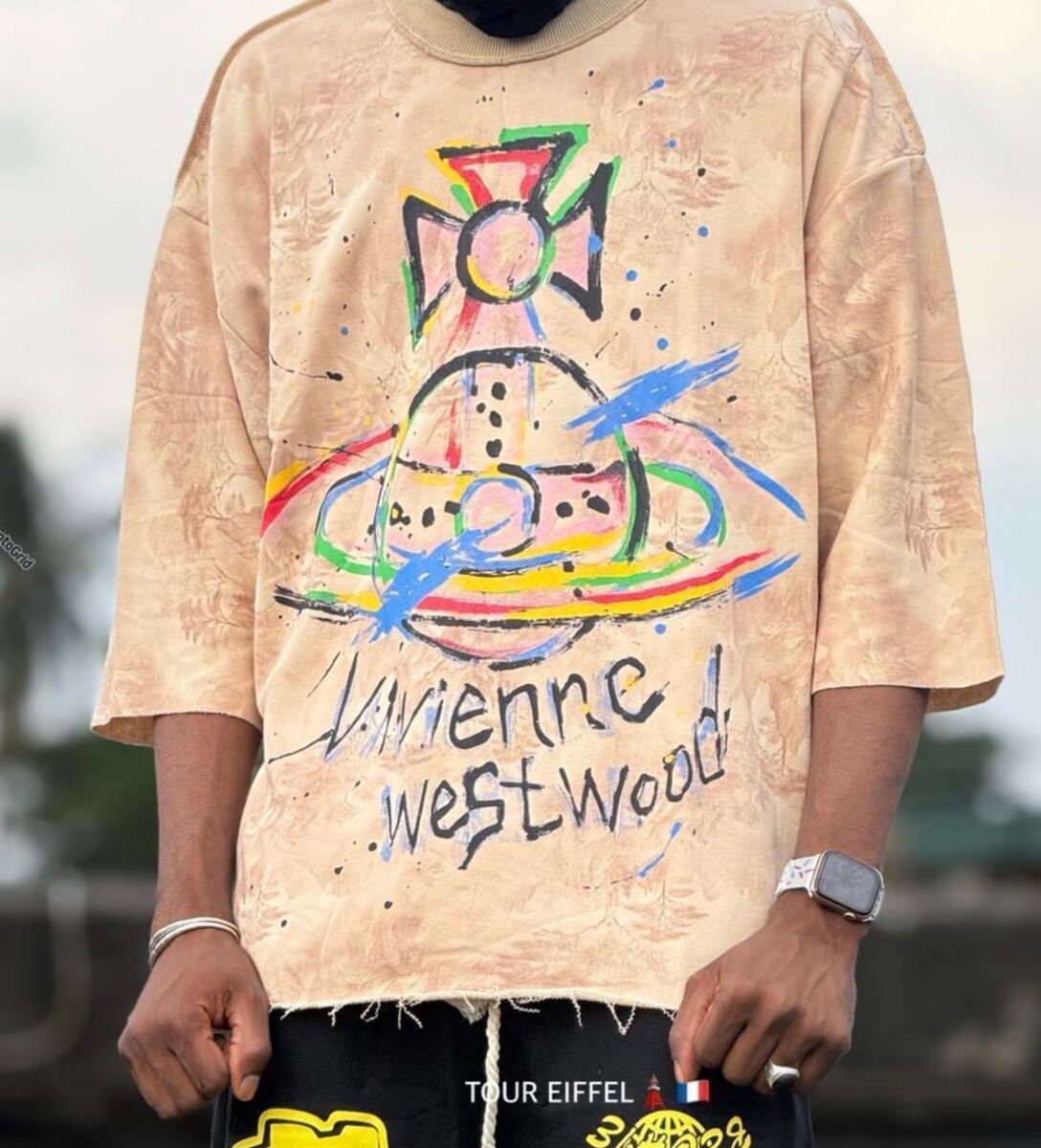 T-shirt graphique moderne