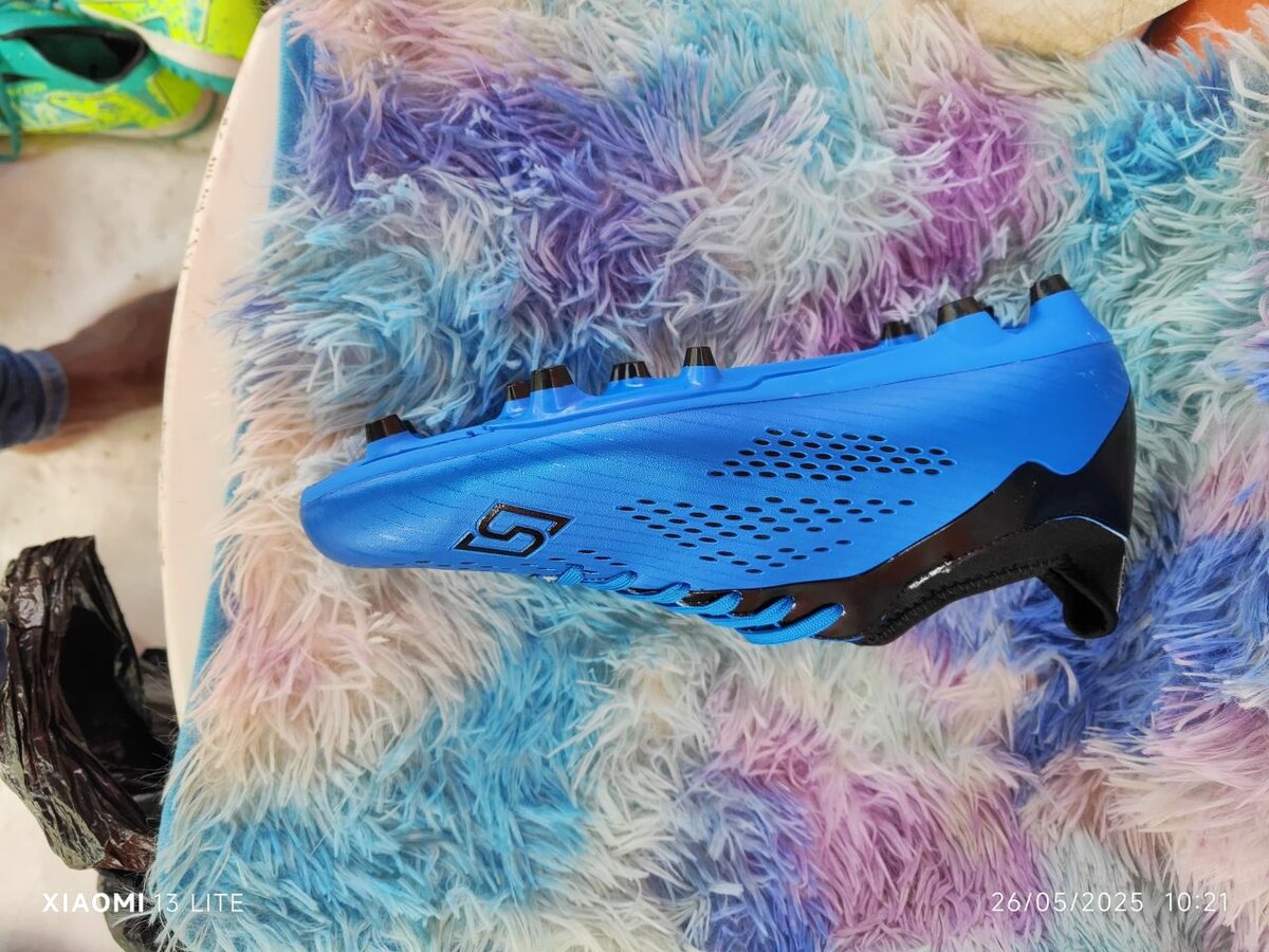 Chaussures de football colorées