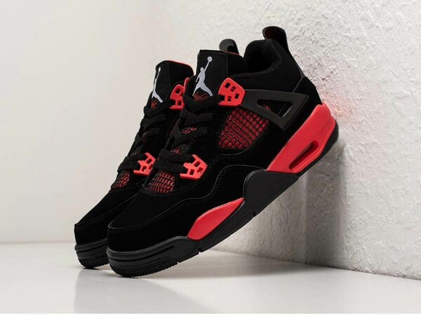 Baskets Nike Jordan 4 stylé