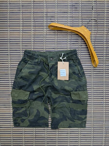 Short camouflage homme élégant