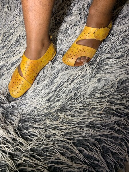 Quality yellow sandal