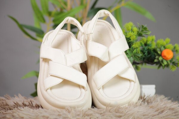 Sandales en cuir blanc confort