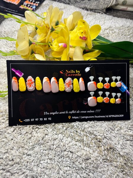 Ongles Faux Art Design Floral