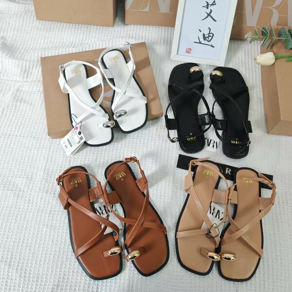 Collection de sacs et sandales