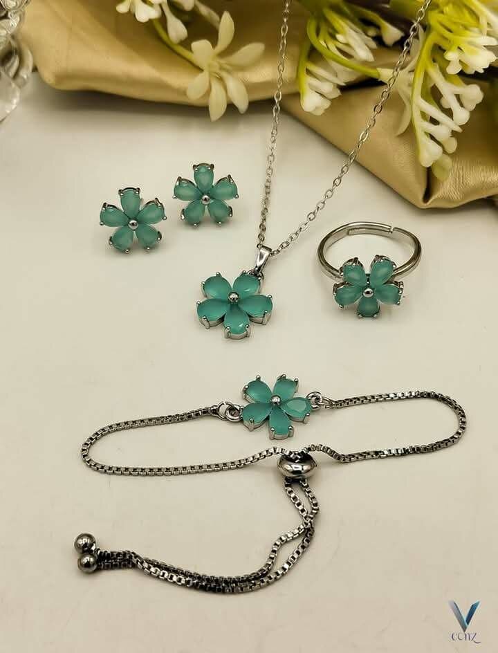 Zircon pendant set